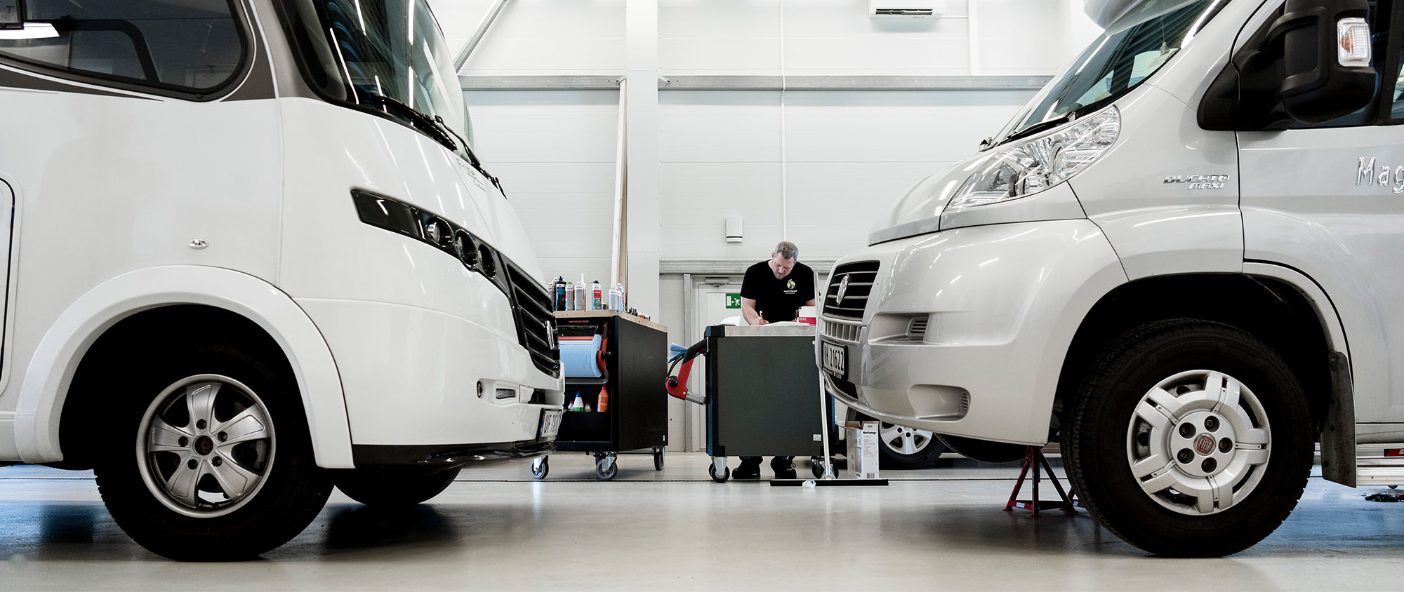 Inngangen til Vestnes Bilverksted, som er et godkjent Fiat-verksted for bobil.